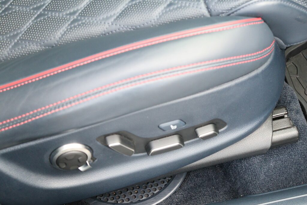 Genesis GV70 Premium Black #14
