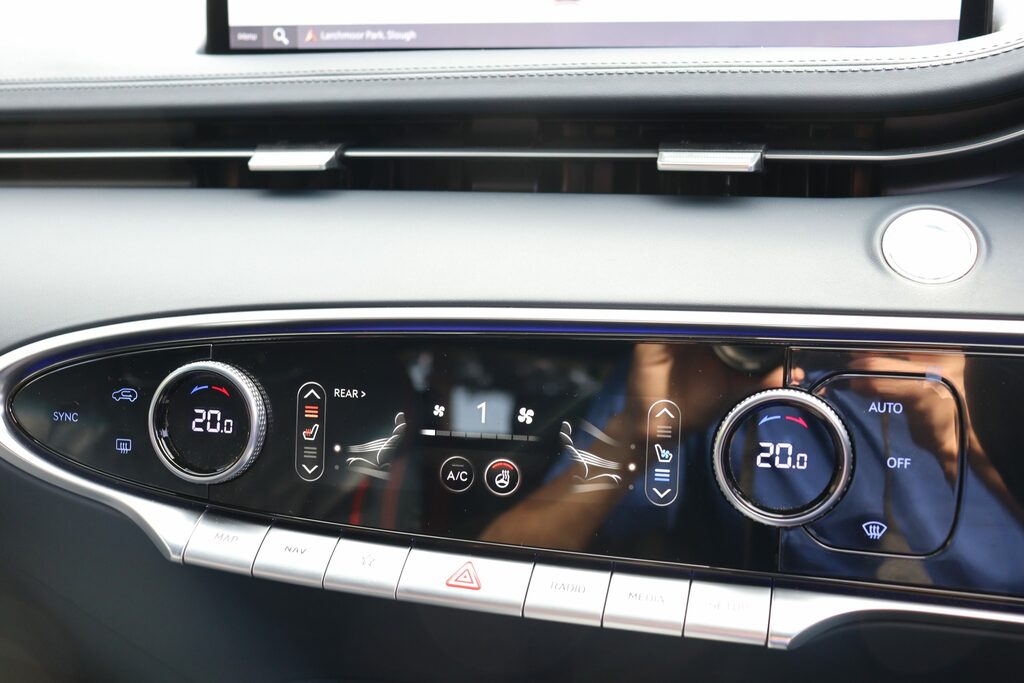 Genesis GV70 Premium Black #25