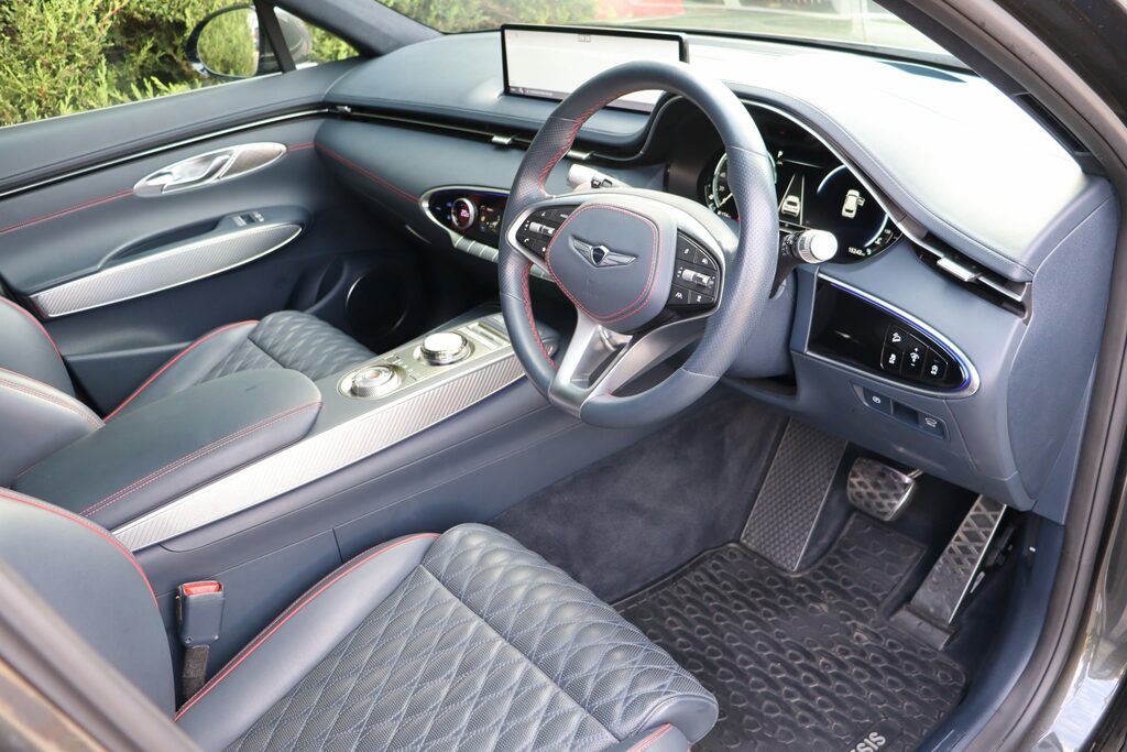 Genesis GV70 Premium Black #11