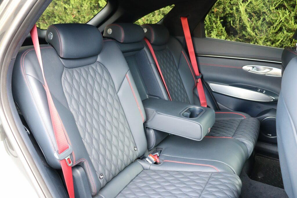 Genesis GV70 Premium Black #12