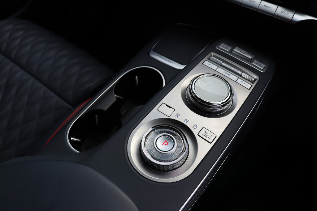 Genesis GV70 Premium Black #24