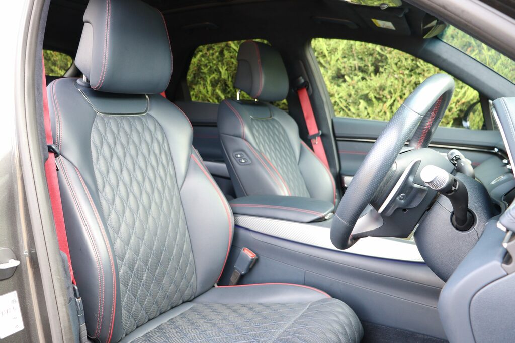 Genesis GV70 Premium Black #10