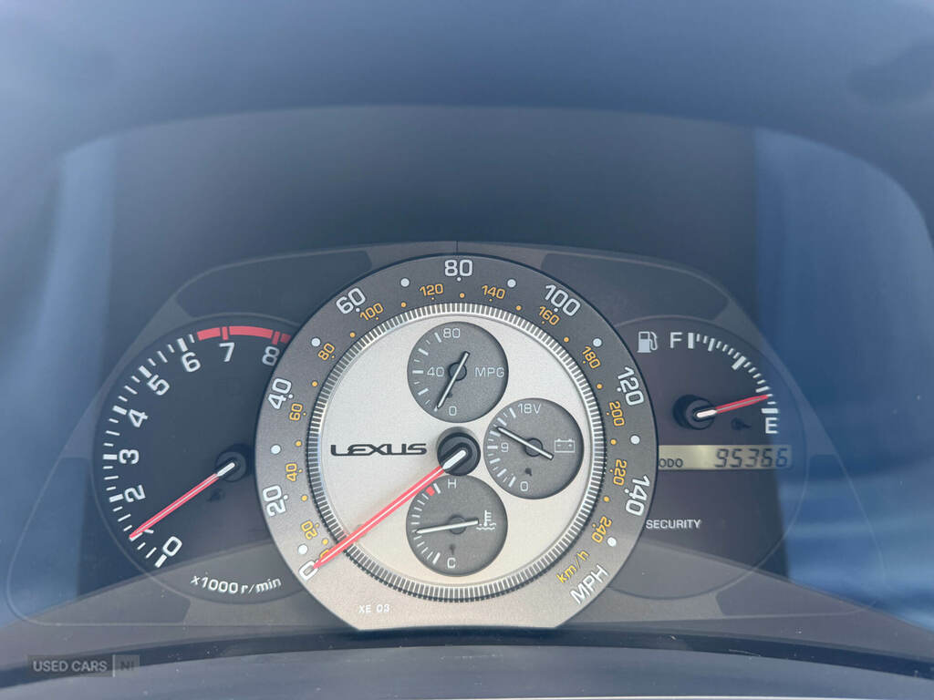 Lexus IS 2.0 200 Se Silver #25