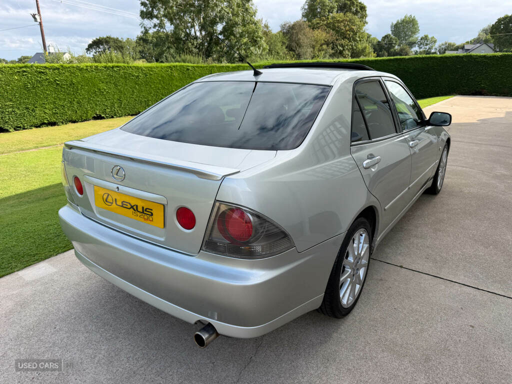 Lexus IS 2.5 Se Silver #10
