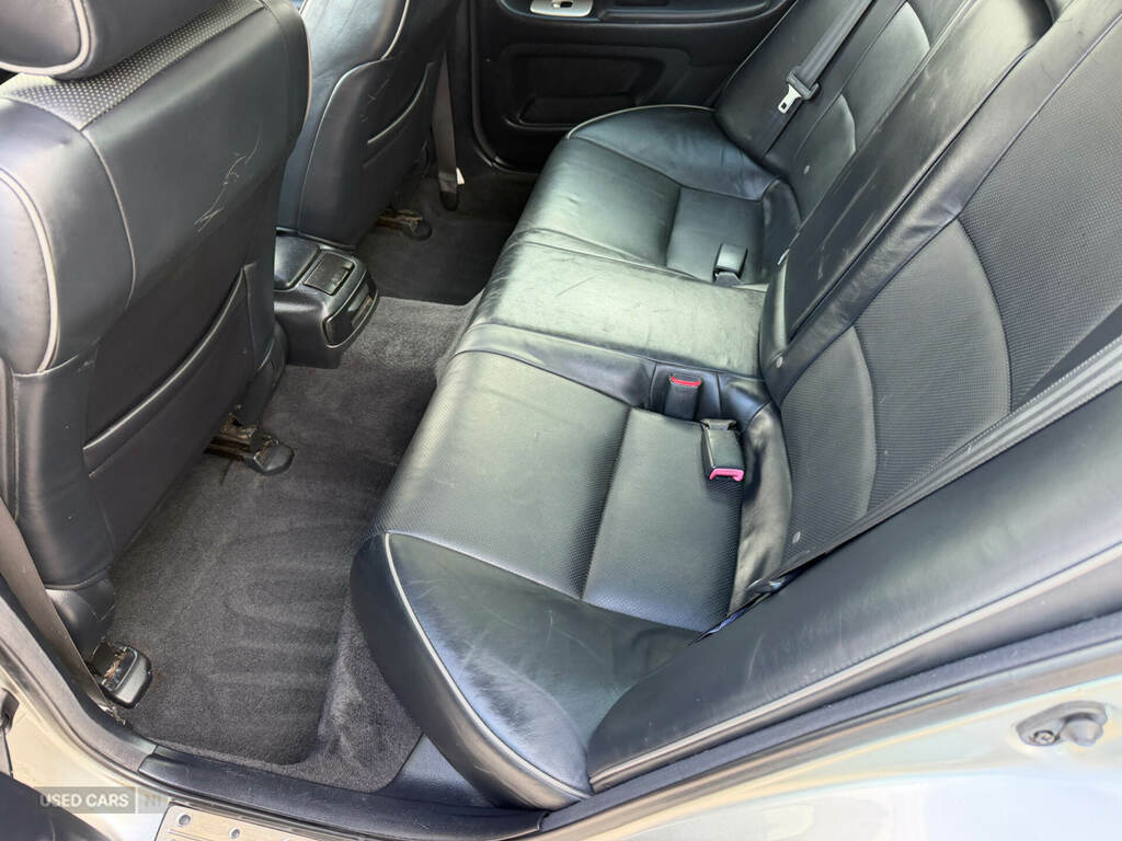 Lexus IS 2.5 Se Silver #17