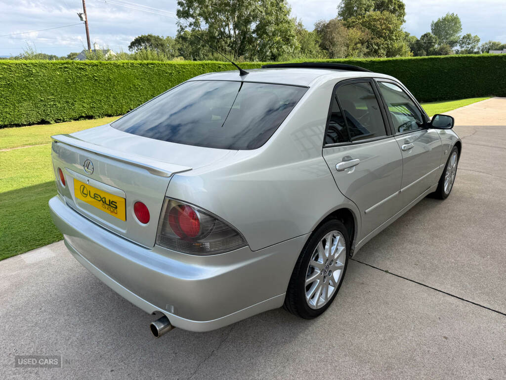 Lexus IS 200 2.0 Sport Silver #2