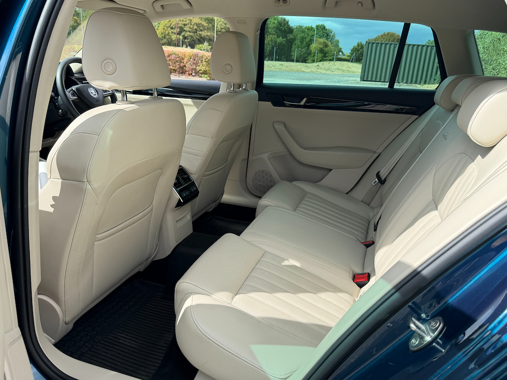 Skoda Superb Superb Se L Executive Tdi Black #24