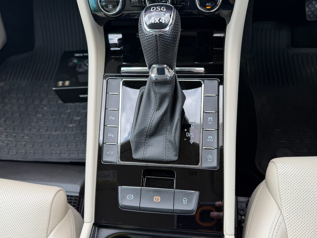 Skoda Superb Superb Se L Executive Tdi Black #18