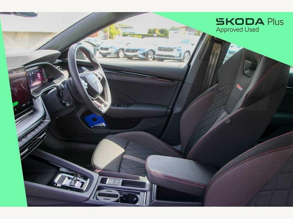 Skoda Octavia 2025 2.0 Tsi Vrs Dsg Black #2