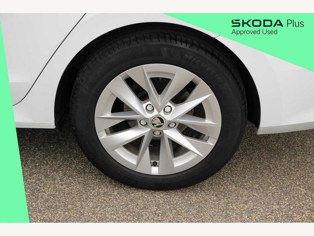 Skoda Octavia 2023 2.0 Tdi 150 Se L Dsg White #5