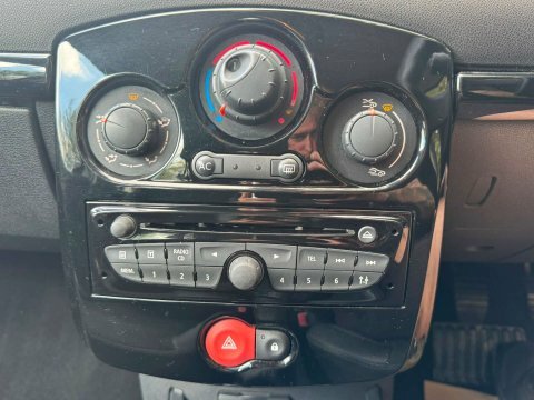 Renault Clio 1.2 Dynamique Tomtom Euro 5 Red #30