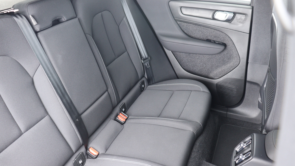 Volvo XC40 Twin Motor Plus Park Camera, Heated Seats, Apple #6