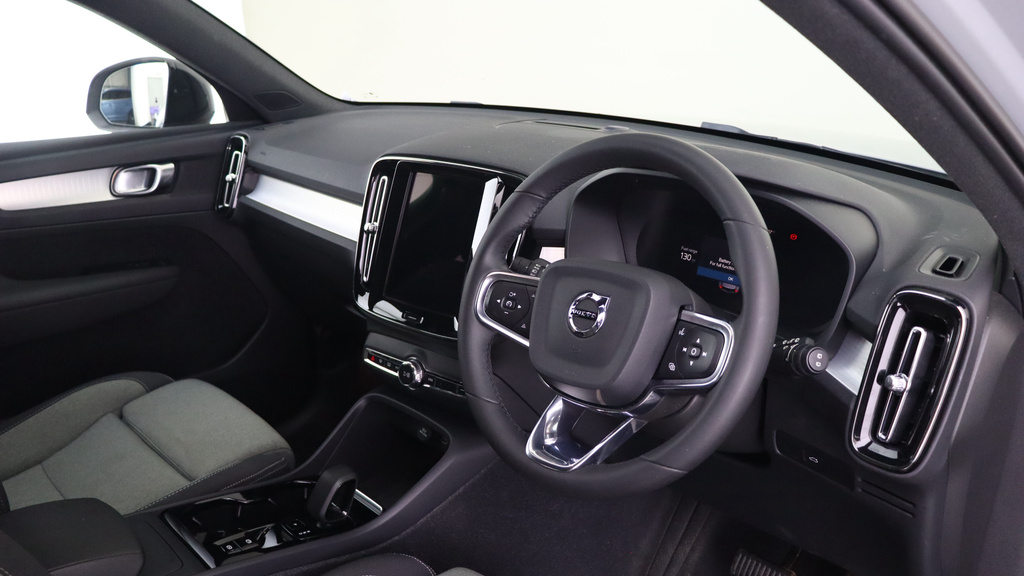 Volvo XC40 B4 P Plus Dark Park Camera, Heated Seats, Apple YW23AFX Grey #4