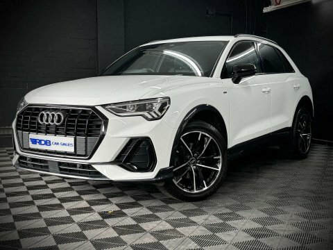 Audi Q3 2.0 Q3 Black White