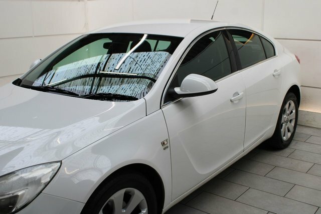 Vauxhall Insignia Hatchback MT12CVS White #4