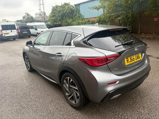 Infiniti Q30 Hatchback Grey #3