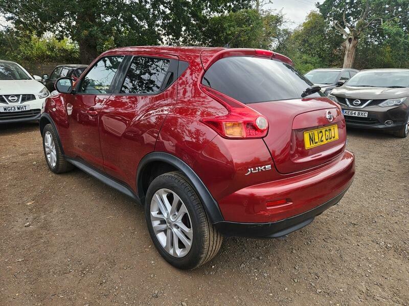 Nissan Juke Acenta Premium Red #4