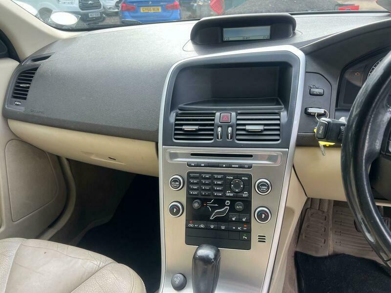 Volvo XC60  Silver #10