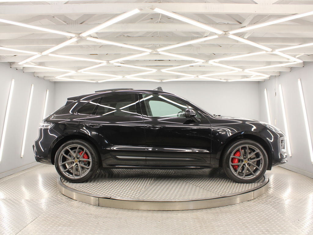 Porsche Macan Suv LB71WDY Black #2