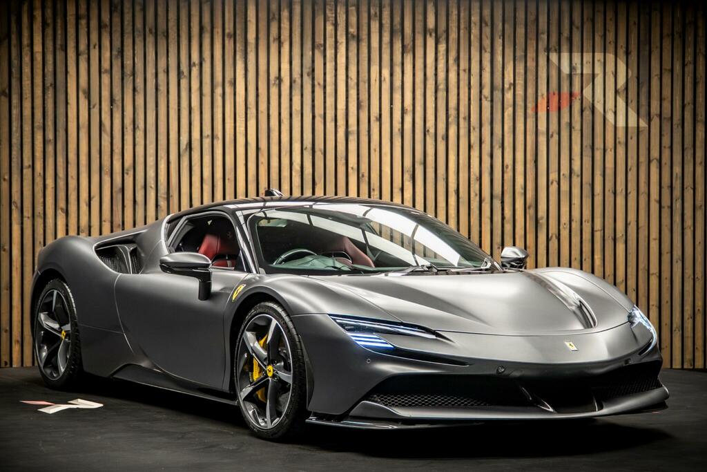 Ferrari Sf90 Stradale 4.0T V8 7.9Kwh F1 Dct 4Wd Euro 6 Ss Grey