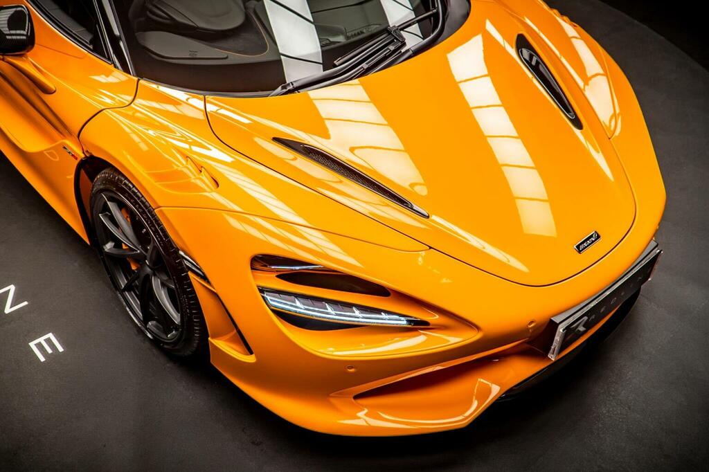 McLaren  V8 Ssg  #12