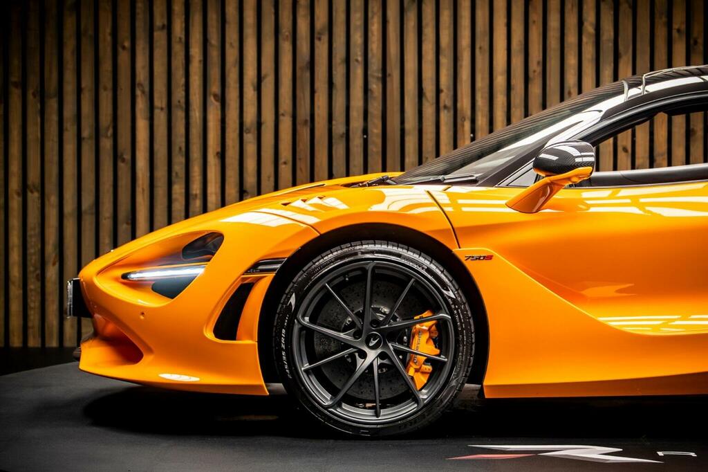 McLaren  V8 Ssg  #9