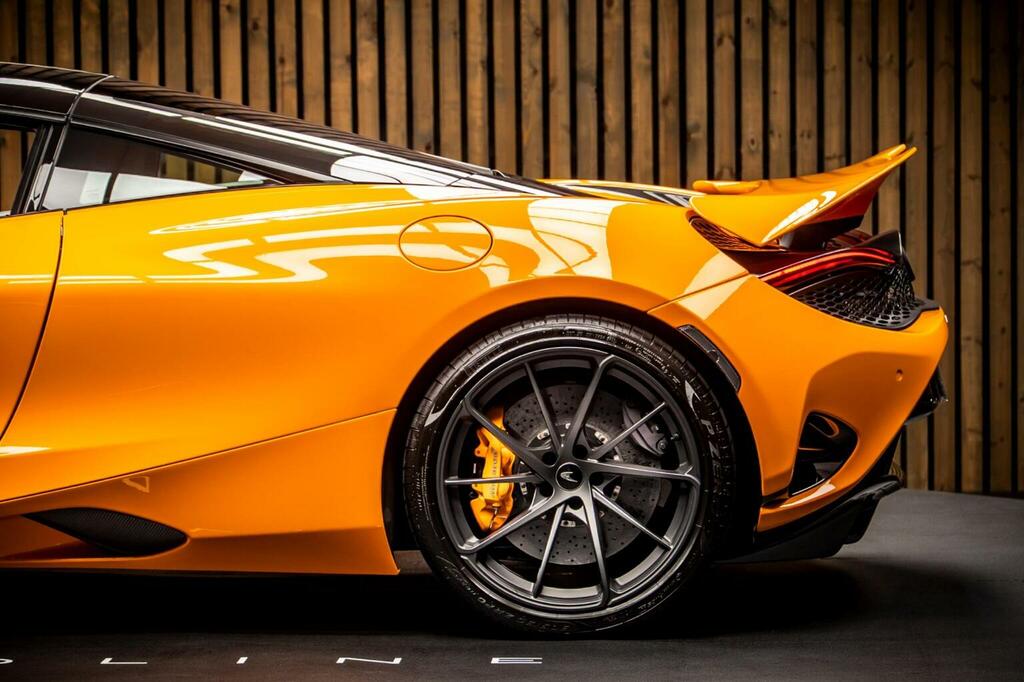 McLaren  V8 Ssg  #16