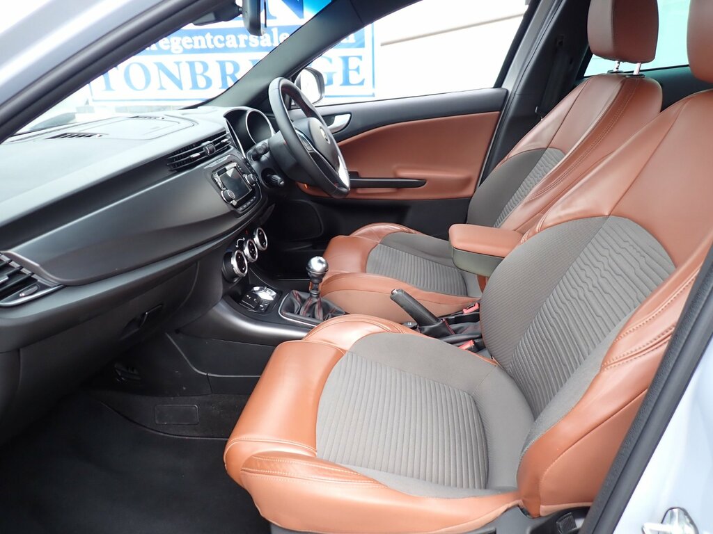 Alfa Romeo Giulietta 2.0 Jtdm-2 Exclusive Hatchback E Silver #3