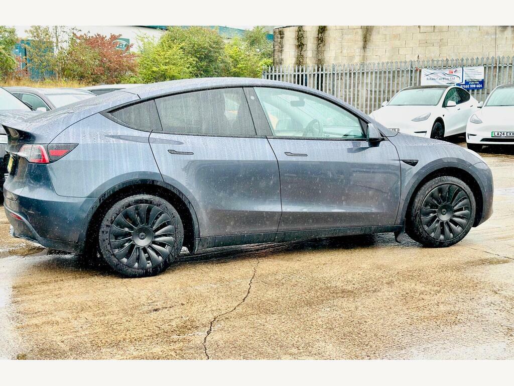 Tesla Model Y Long Range Black #14