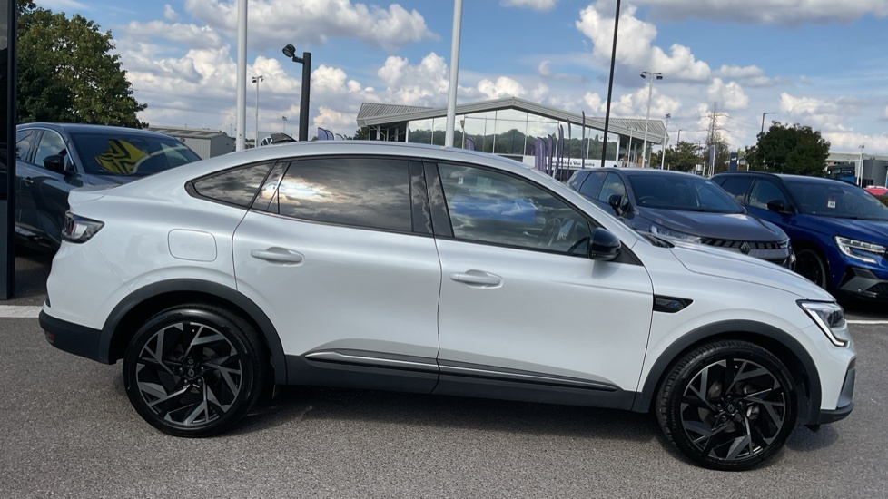 Renault Arkana Renault Arkana 1.6 E-tech Fhev 145 Techno Esprit A HN74UAS White #2