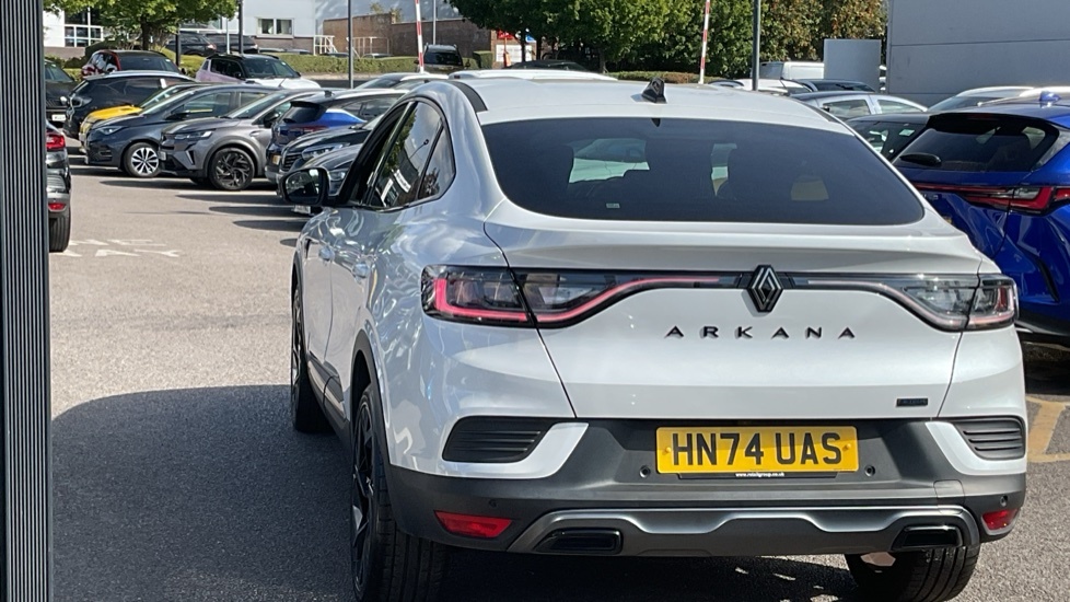 Renault Arkana Renault Arkana 1.6 E-tech Fhev 145 Techno Esprit A HN74UAS White #3