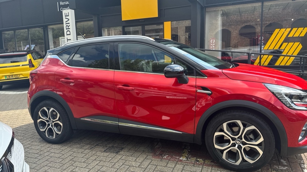 Renault Captur Renault Captur 1.6 E-tech Phev 160 Se Edition GJ72OKE Red #2