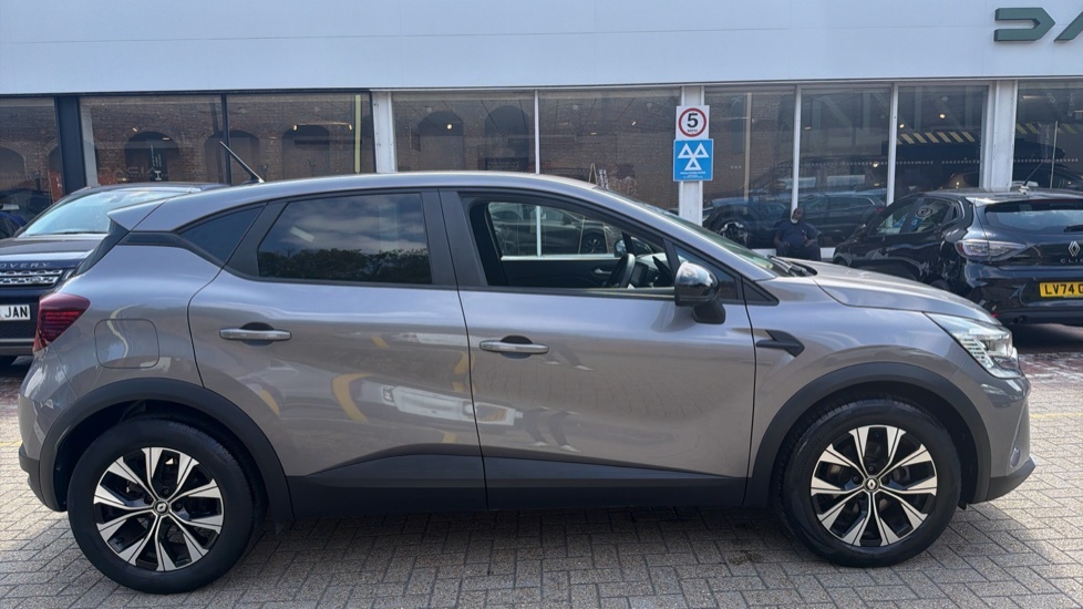 Renault Captur Renault Captur 1.6 E-tech Hybrid 145 Evolution NG23BWB Grey #2