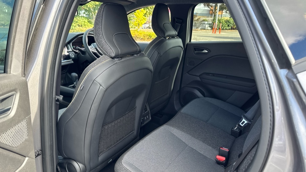 Renault Captur Evolution Black #14