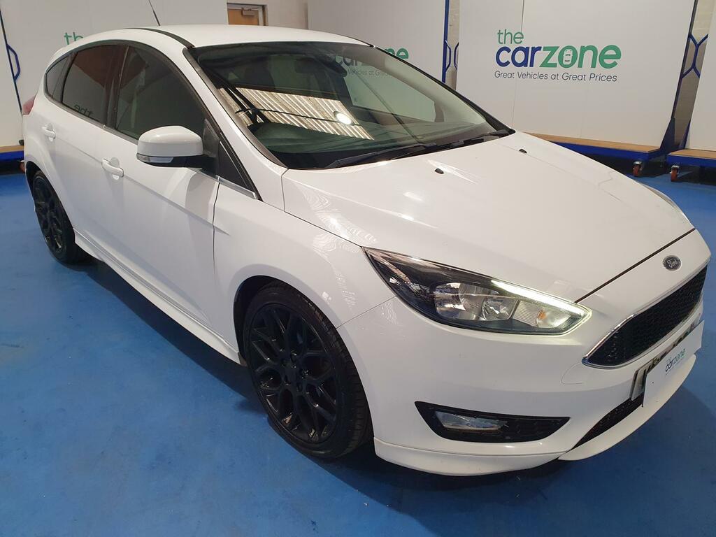 Ford Focus Hatchback VNZ4334