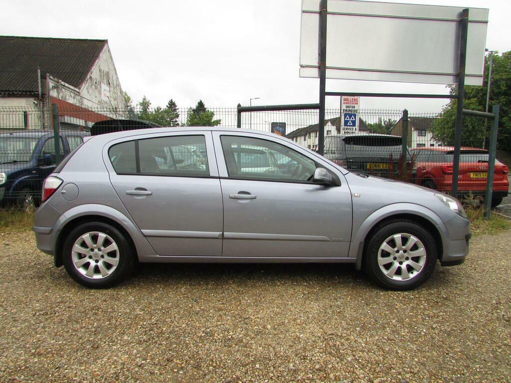 Vauxhall Astra Mpv White #2