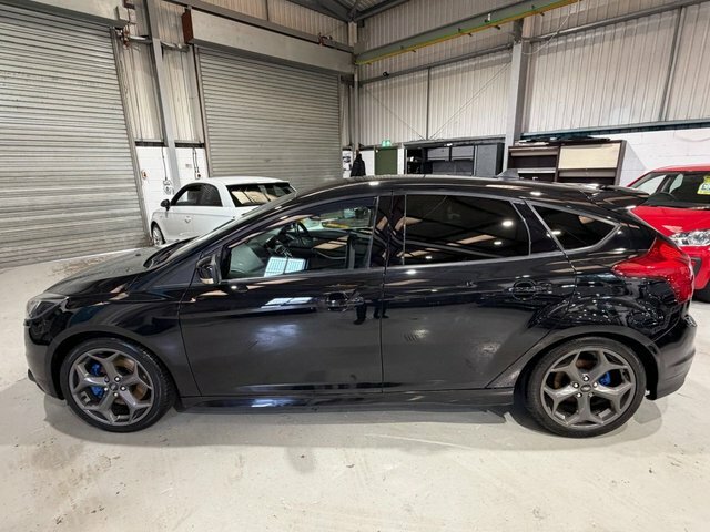Ford Focus 2012 2.0T Ecoboost St-2 Hatchback Manua Black #4