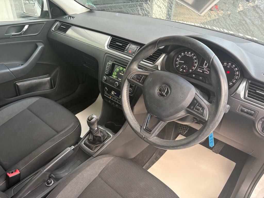 Skoda Rapid Spaceback 1.6 Tdi Se Tech Euro 5 OW16HRJ White #5