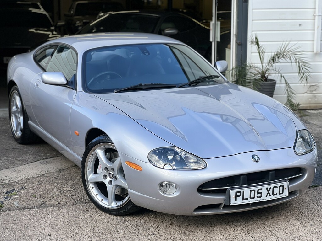 Jaguar XK8 4.2 Silver