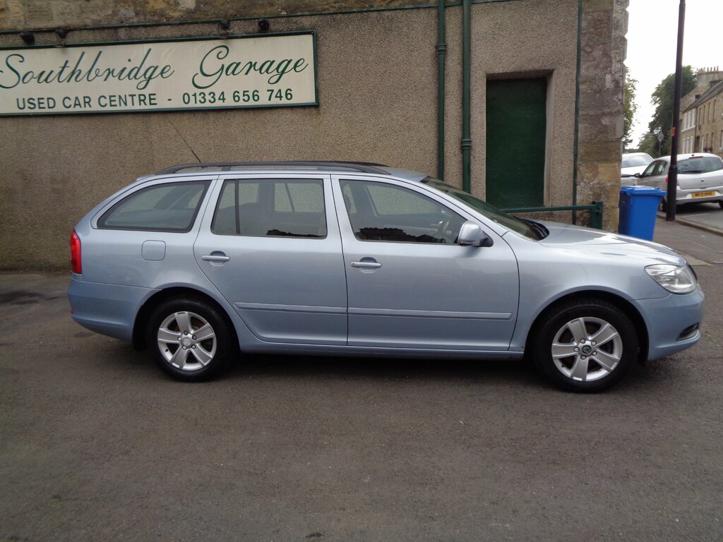 Skoda Octavia Hatchback Black #9