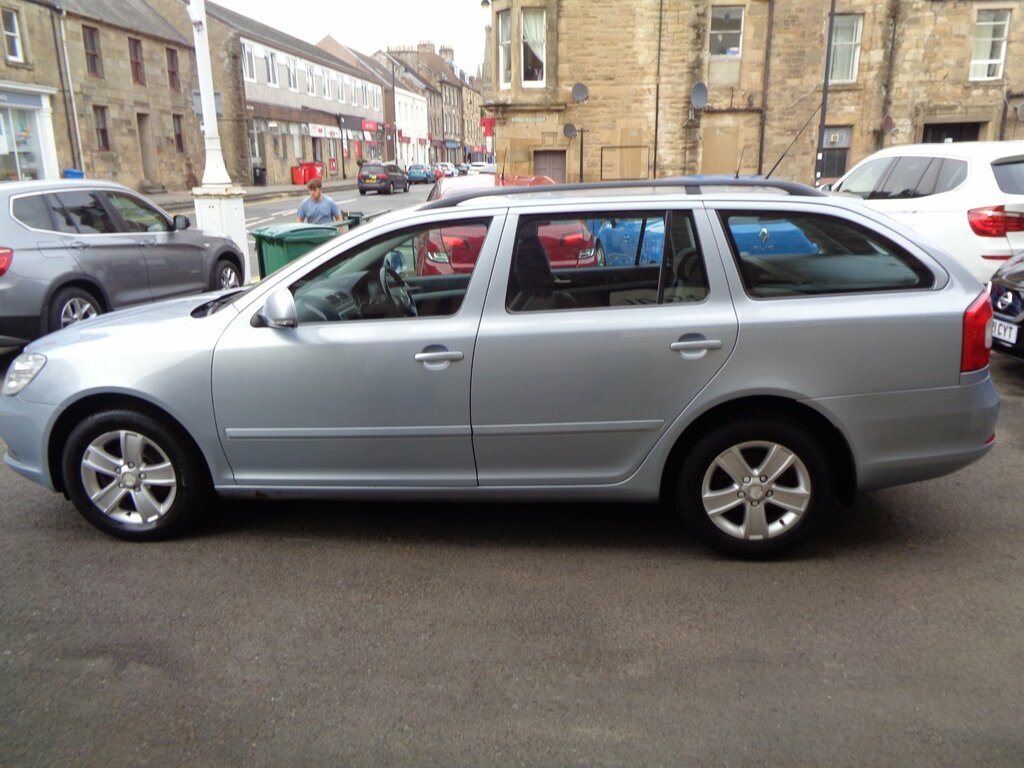 Skoda Octavia Hatchback Black #10