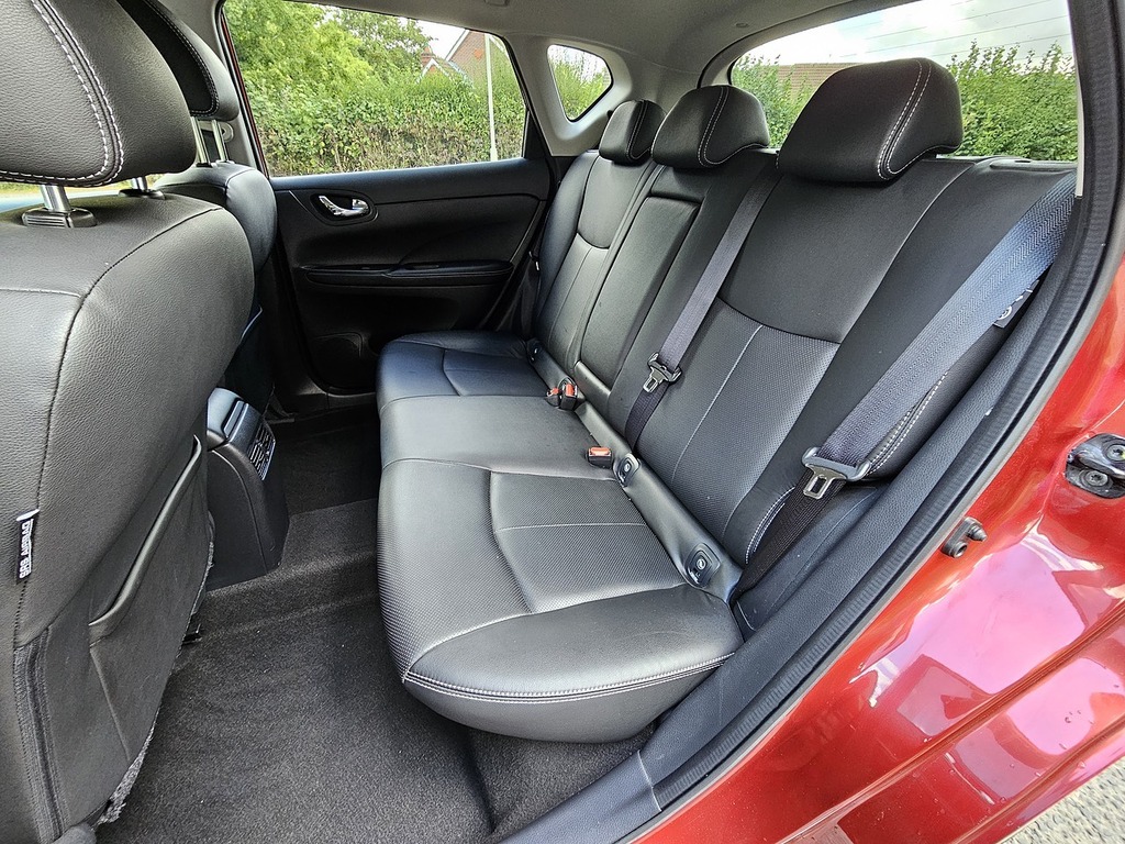 Nissan Pulsar Dig-t Tekna Red #6