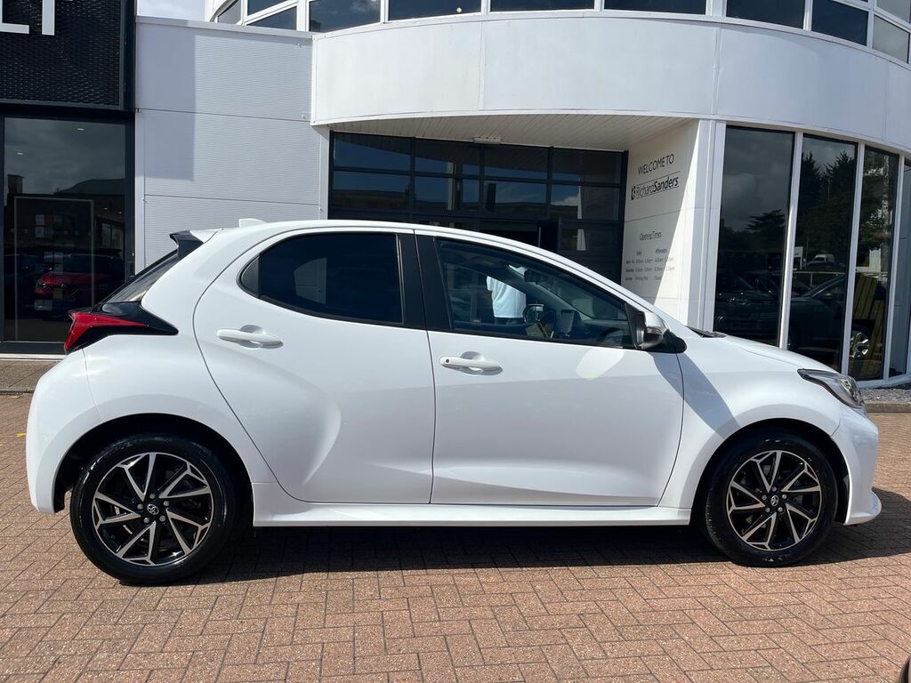 Toyota Yaris 1.5 Hybrid Design Cvt  #2