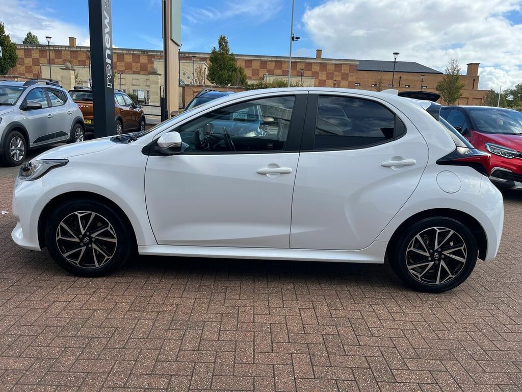 Toyota Yaris 1.5 Hybrid Design Cvt  #6