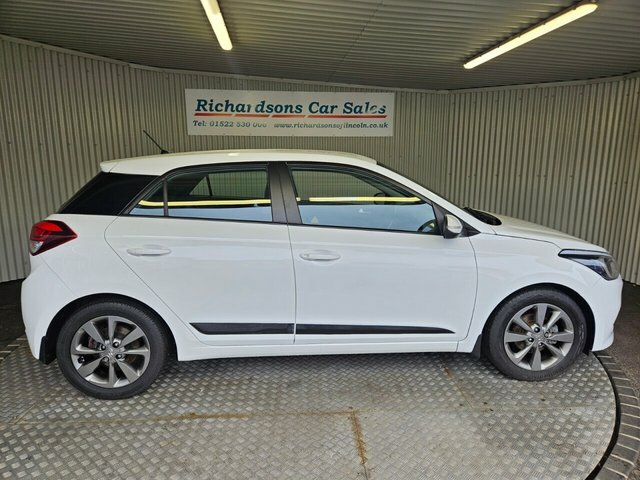 Hyundai I20 1.2 Blue Drive Se Hatchback Euro White #2
