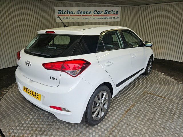 Hyundai I20 1.2 Blue Drive Se Hatchback Euro White #3