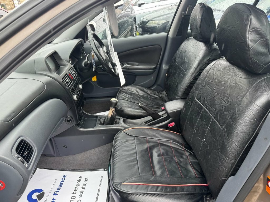 Nissan Almera 1.8 S Silver #9
