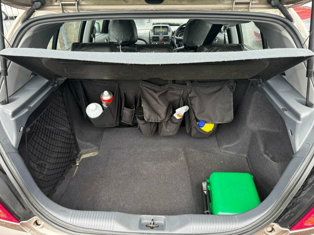 Nissan Almera 1.8 S Silver #15