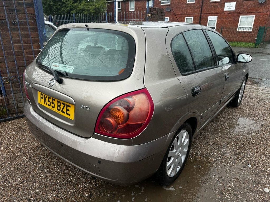 Nissan Almera 1.5L Sve Beige #2