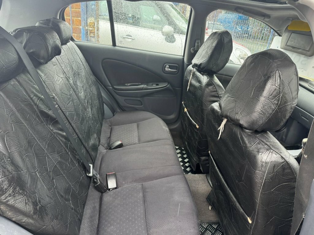 Nissan Almera 1.8 S Silver #12